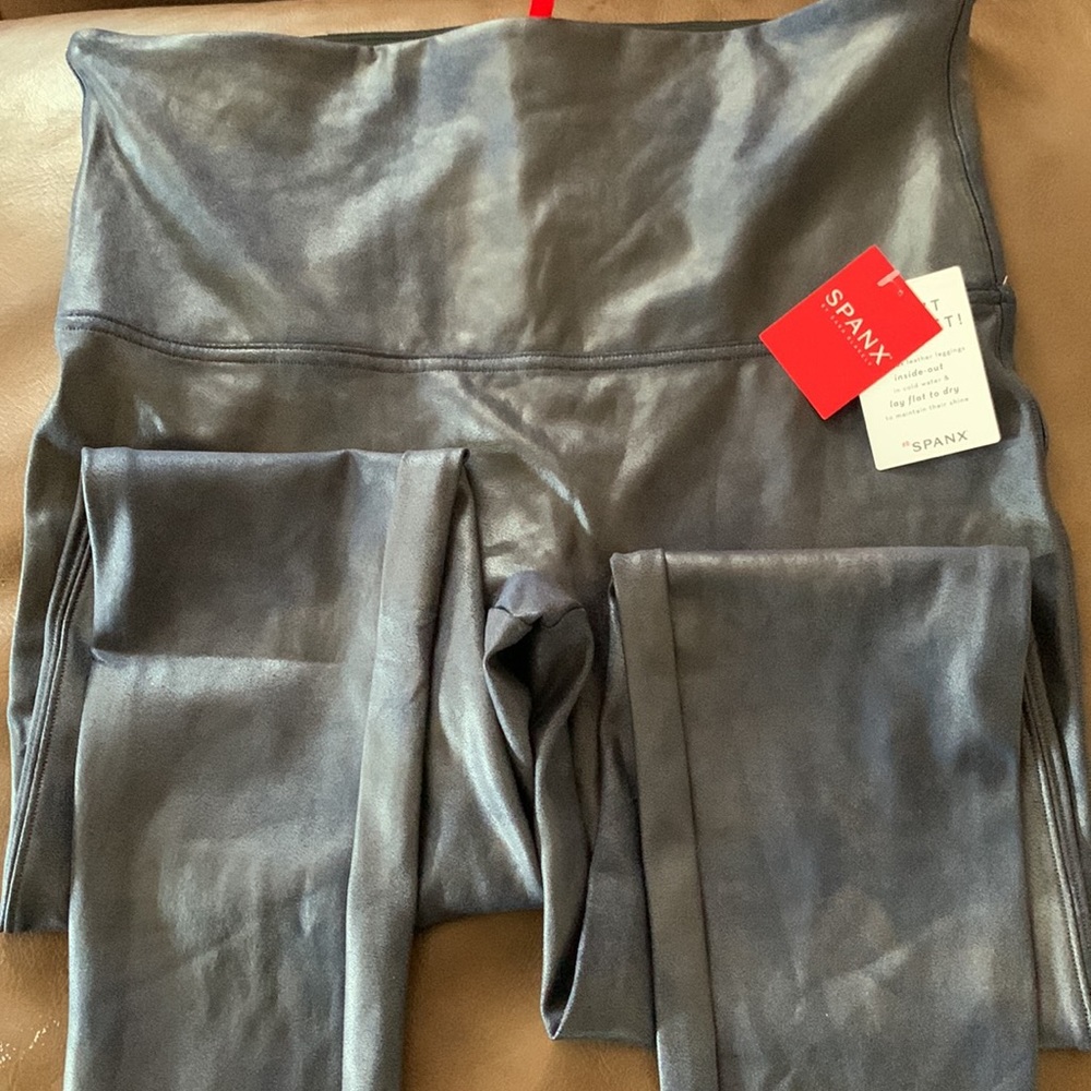 Spanx faux leather leggings in blue. Size 1x